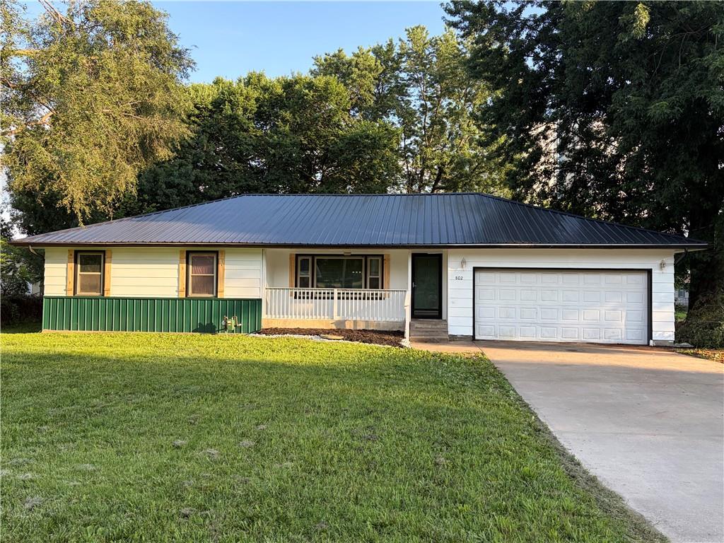 802 E 4th Avenue, Garnett, KS 66032