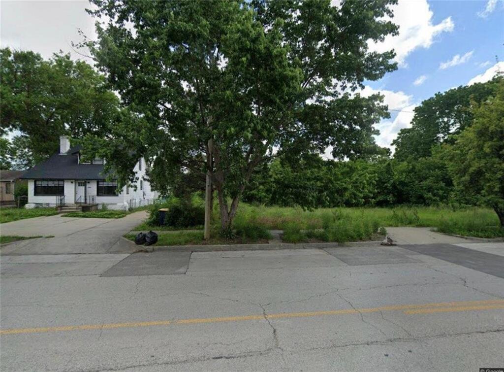 5811 Prospect Avenue, Kansas City, MO 64130