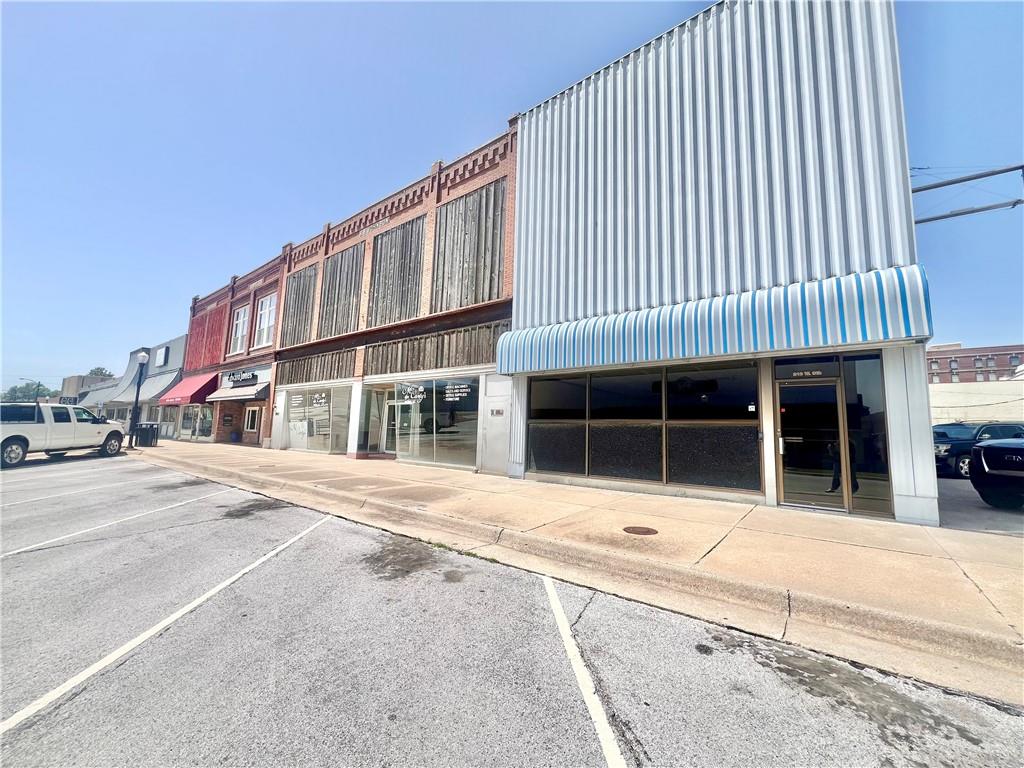 210 W 9th Street, Coffeyville, KS 67337