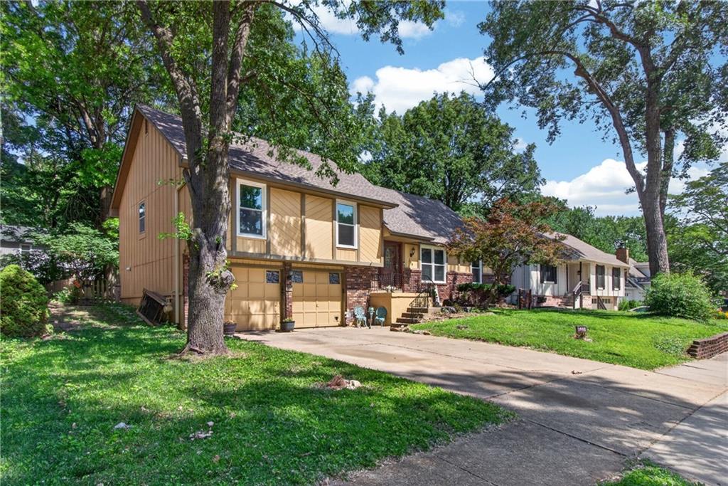 509 NE Country Lane, Lee's Summit, MO 64086