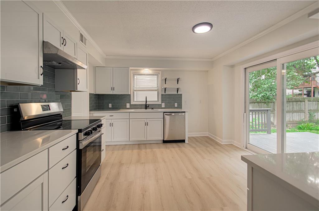 10407 Long Street, Overland Park, KS 66215