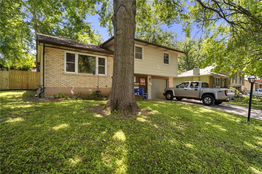 1729 N McCoy Street, Independence, MO 64050