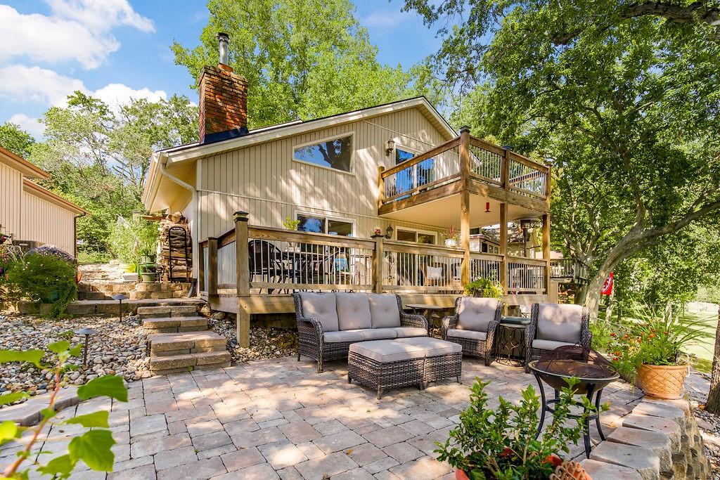 621 NW North Shore Drive, Lake Waukomis, MO 64151