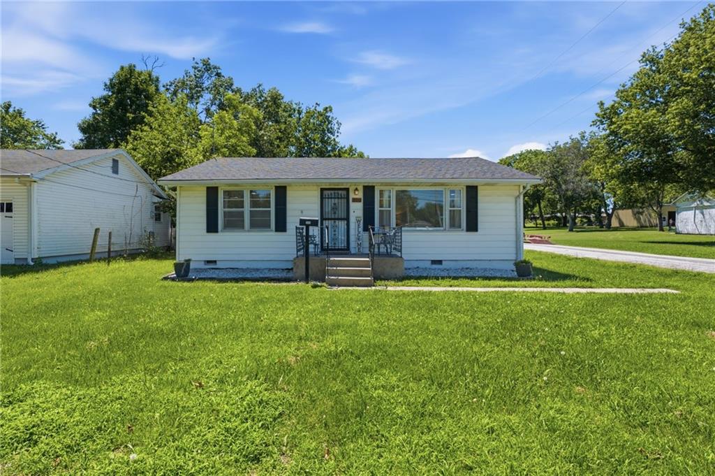 300 S High Street, Butler, MO 64730