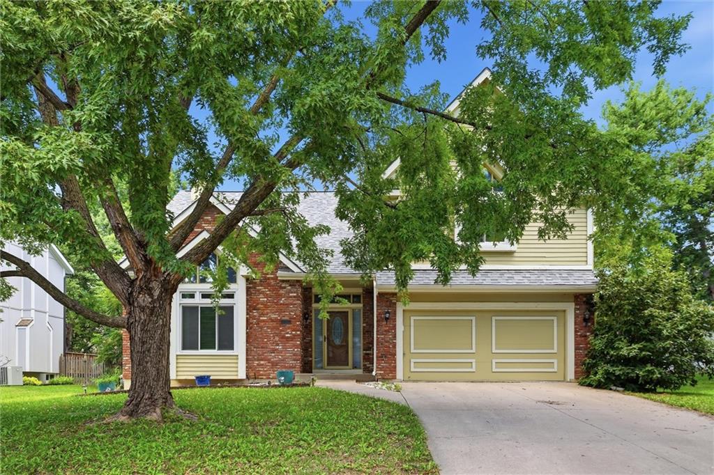 8260 N Woodland Avenue, Kansas City, MO 64118