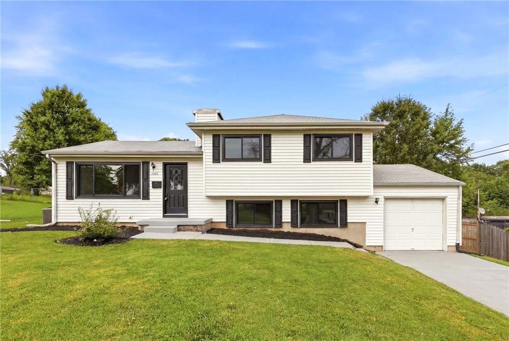 1702 NE Shady Lane Drive, Gladstone, MO 64118