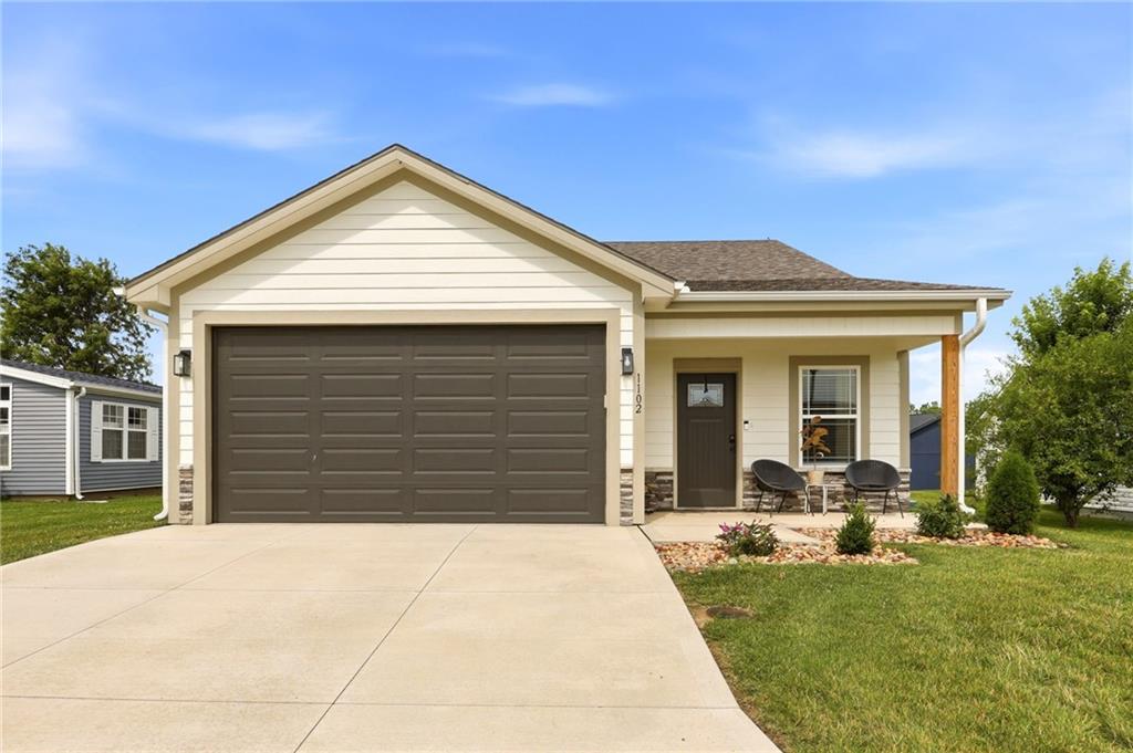 1102 White Oaks Lane, Oak Grove, MO 64075