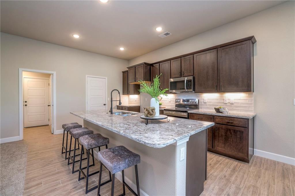 25235 W 92nd Terrace, Lenexa, KS 66227