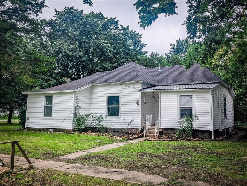 531 E Elm Street, Moundville, MO 64771