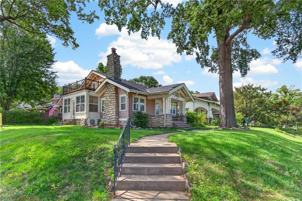 5850 Brookside Boulevard, Kansas City, MO 64113