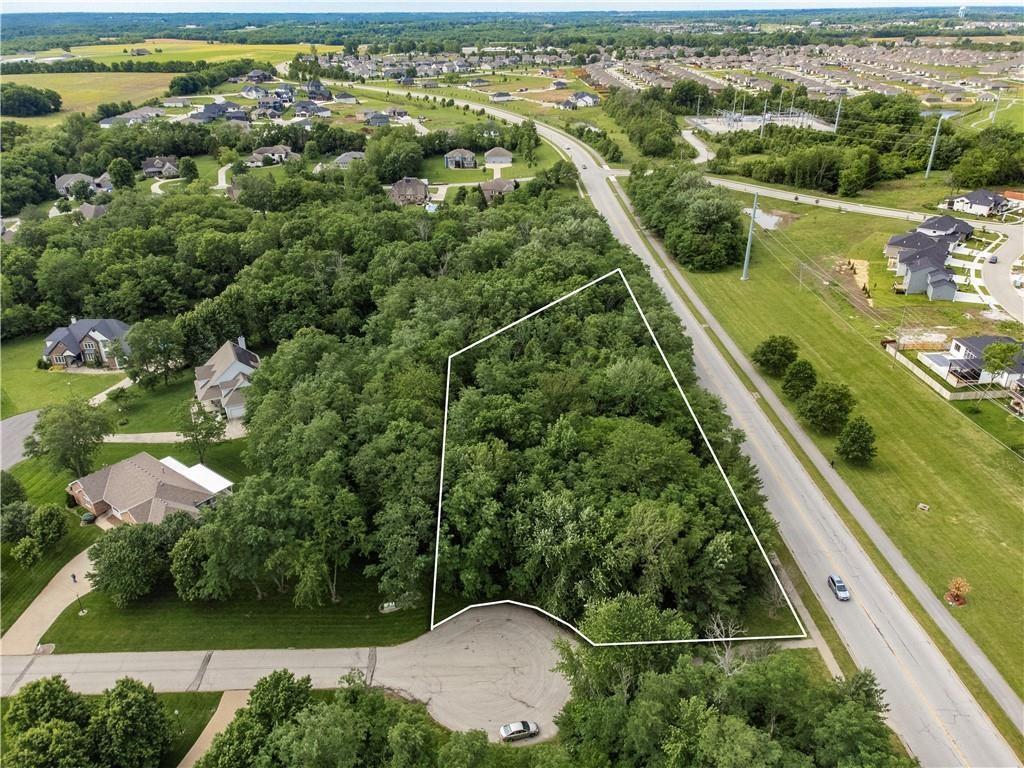 802 SE Willow Ridge Drive, Blue Springs, MO 64014