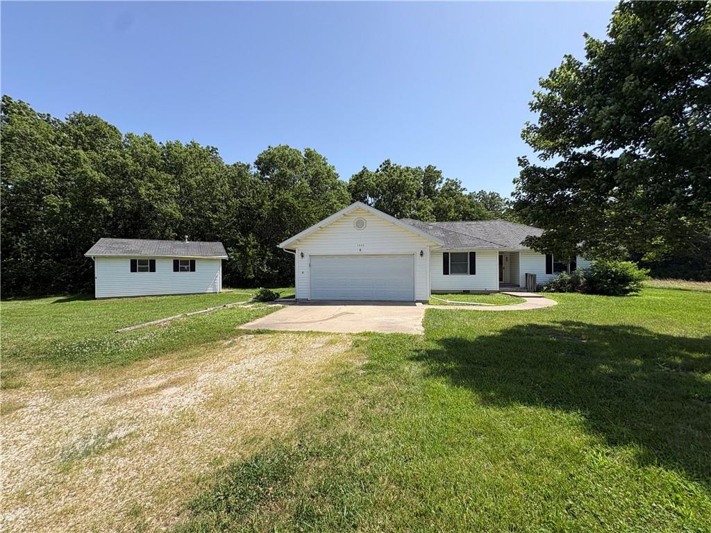 1046 475th Road, Centerview, MO 64019
