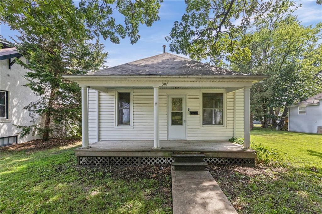 307 E Miami Street, Paola, KS 66071