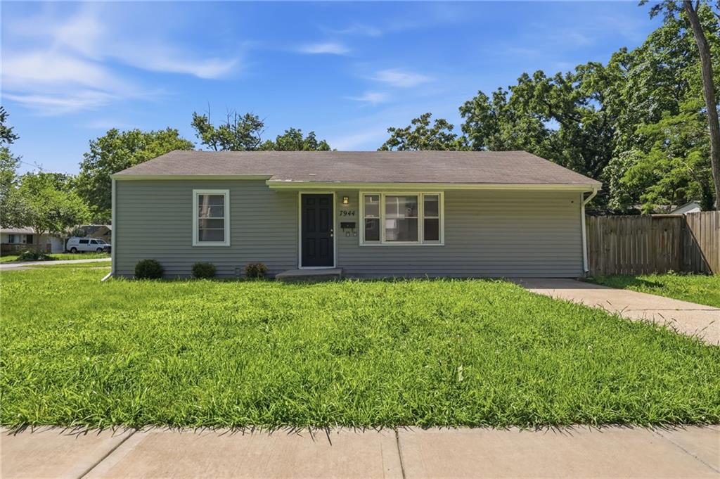7944 Oak Street, Kansas City, MO 64114