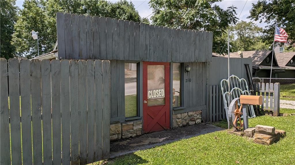 710 Locust Street, Pleasant Hill, MO 64080