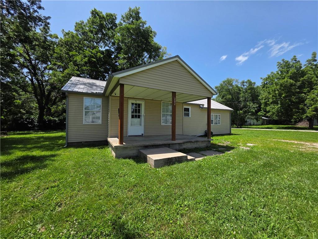 202 S 7th Street, Lacygne, KS 66040