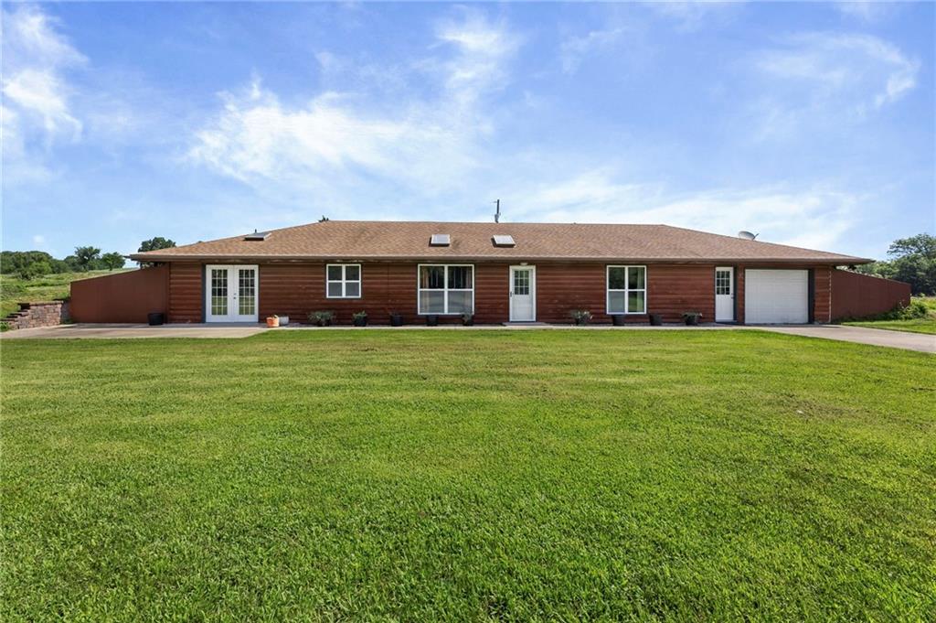 33155 Block Road, Paola, KS 66071