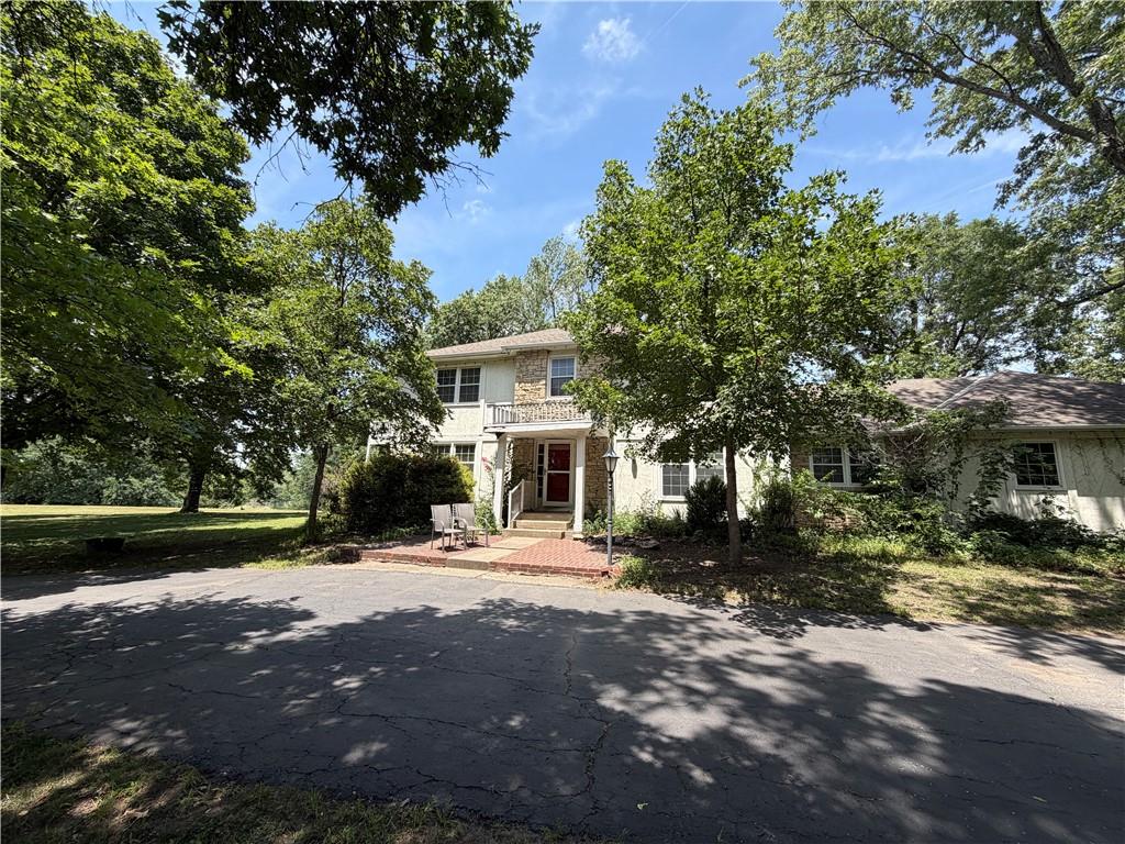 901 S Diane Drive, Olathe, KS 66061