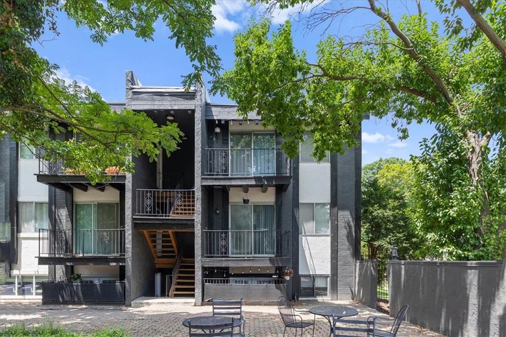 809 W 40th Street, Kansas City, MO 64111