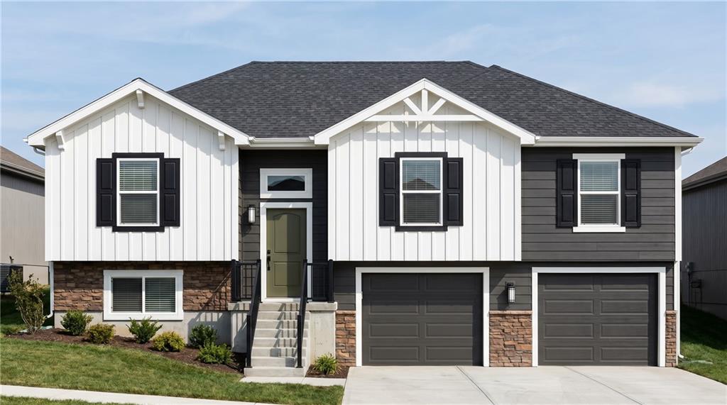 706 Red Clover Court, Raymore, MO 64083