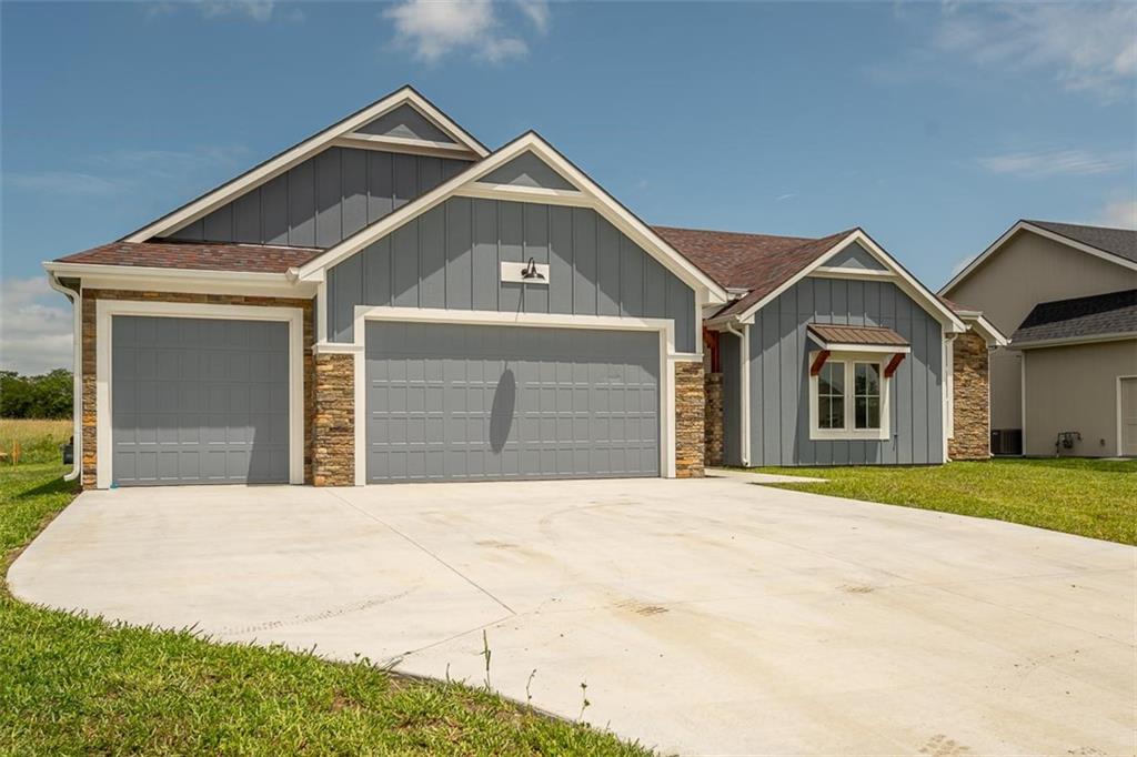 1018 Bluestem Circle, Baldwin City, KS 66006