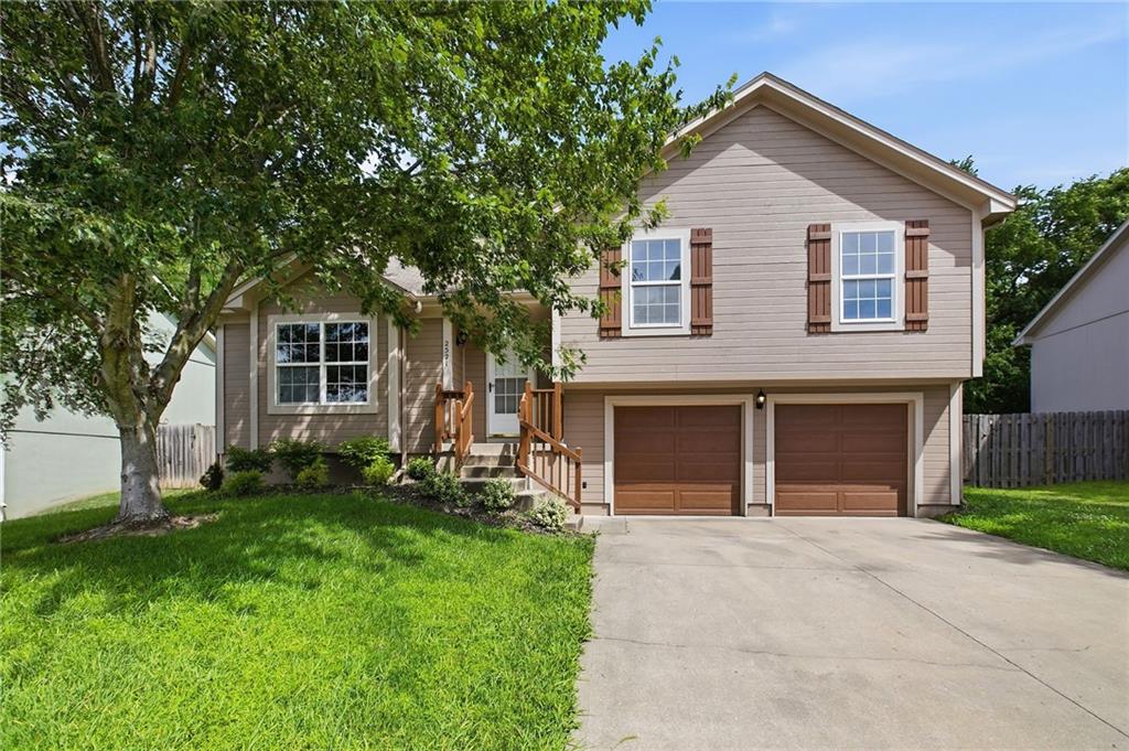 2521 NW Richard Street, Blue Springs, MO 64015
