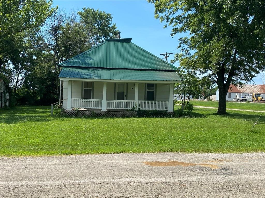 15 E 6th Street, Adrian, MO 64720