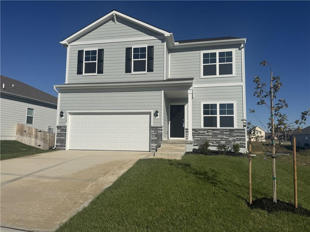 306 Lake Meadows Drive, Smithville, MO 64089
