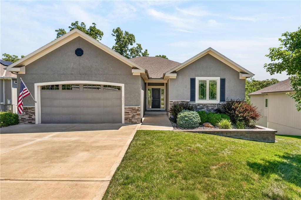 6229 N Green Hills Lane, Kansas City, MO 64151