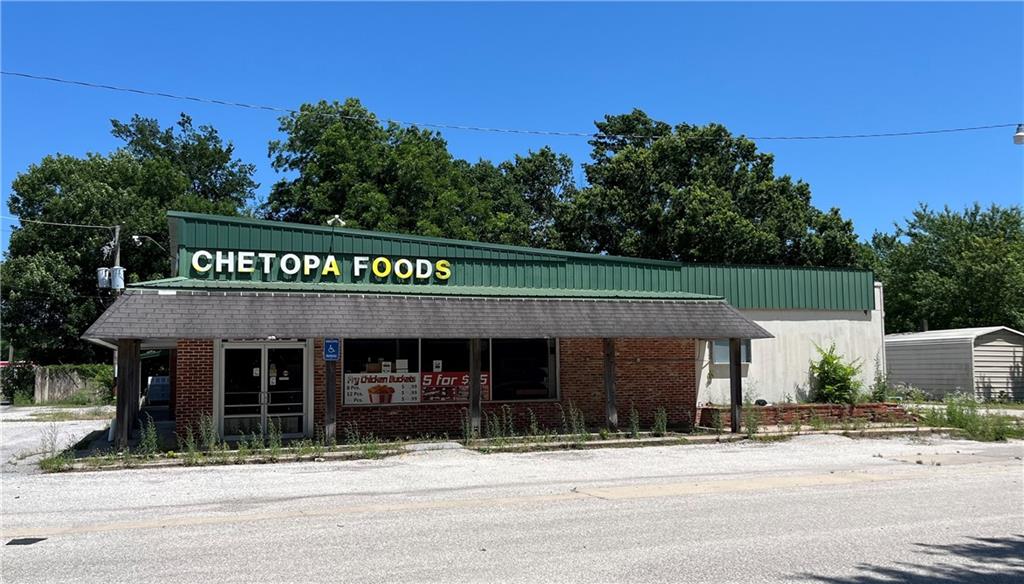 120 4th Street, Chetopa, KS 67336