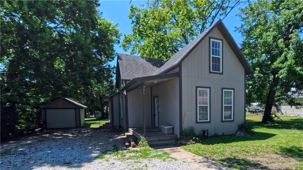 326 W 7th Avenue, Garnett, KS 66032