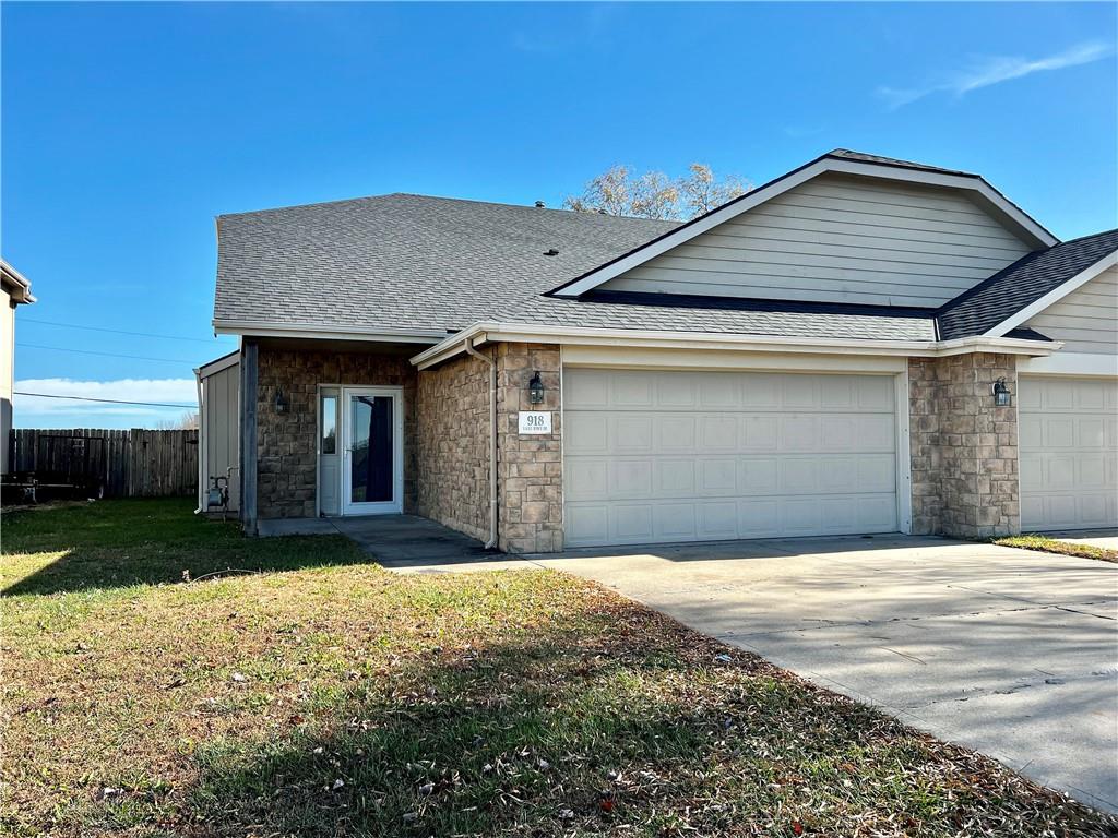 916 Eagle Ridge Drive, Baldwin City, KS 66006