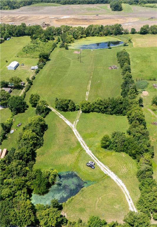 3850 SE Doc Henry Road, Lee's Summit, MO 64082