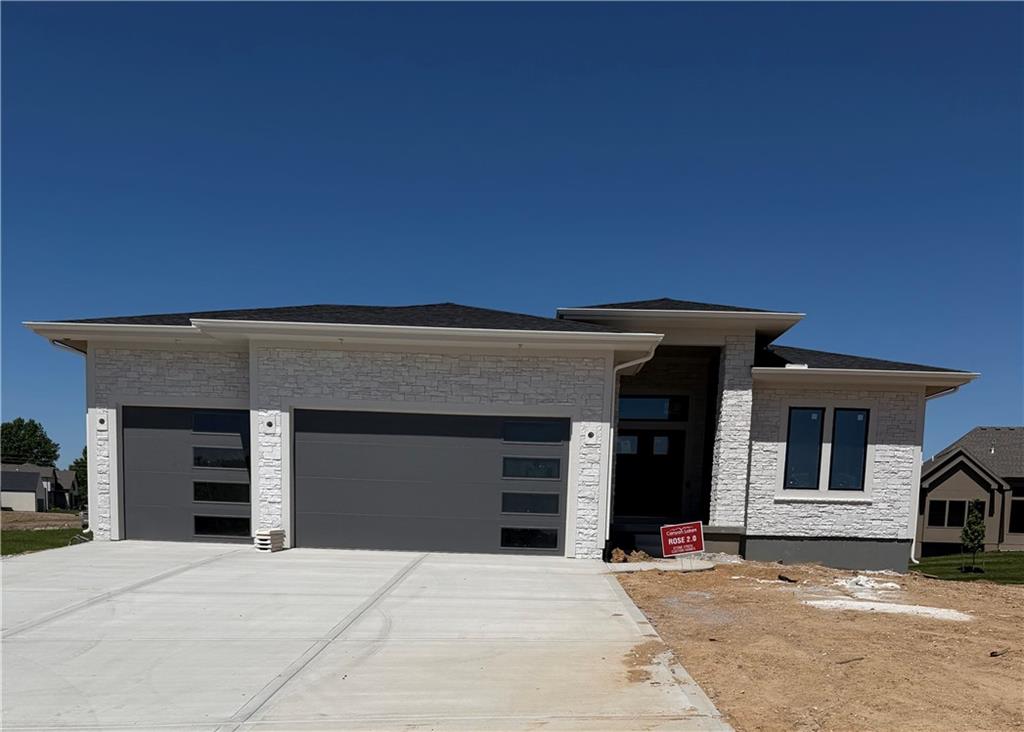 6010 Apache Drive, Shawnee, KS 66226