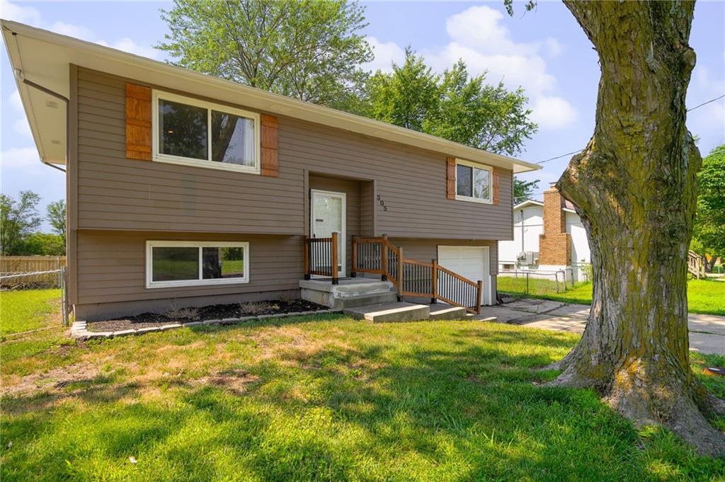 305 W South Street, Spring Hill, KS 66083