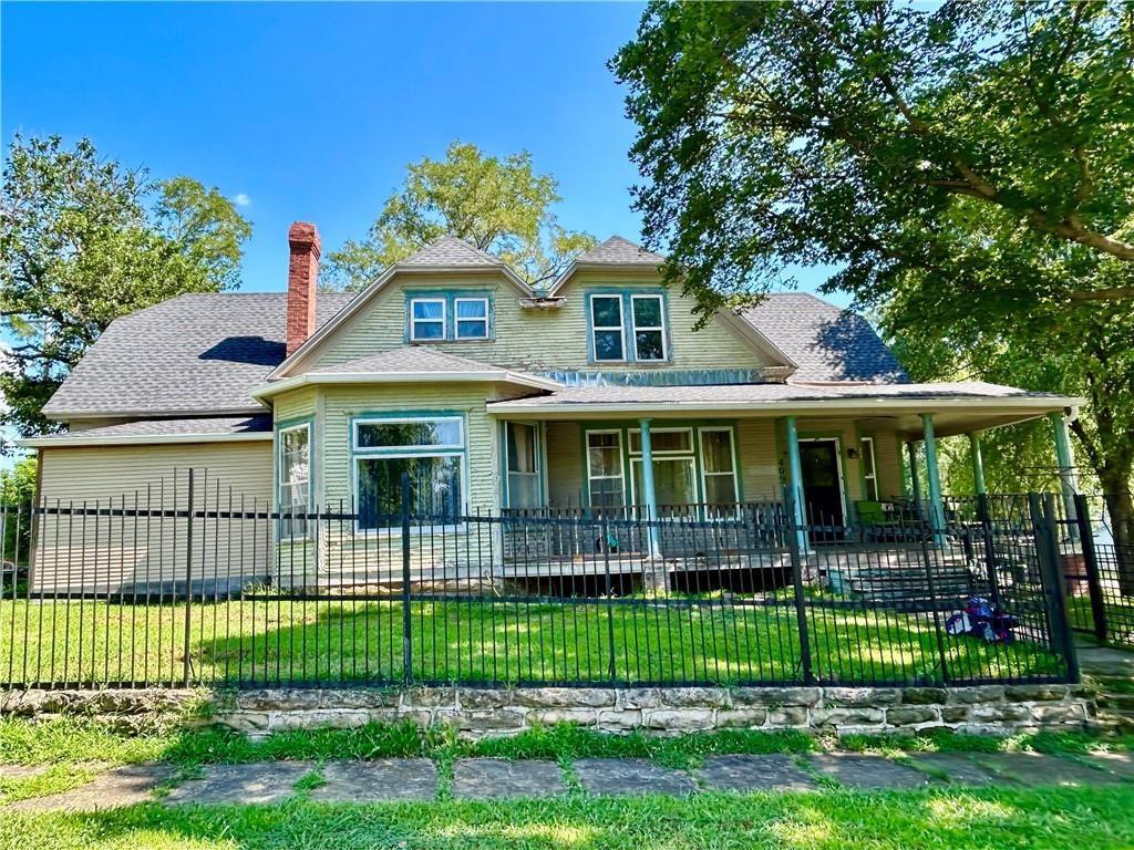 409 E Spring Street, El Dorado Springs, MO 64744