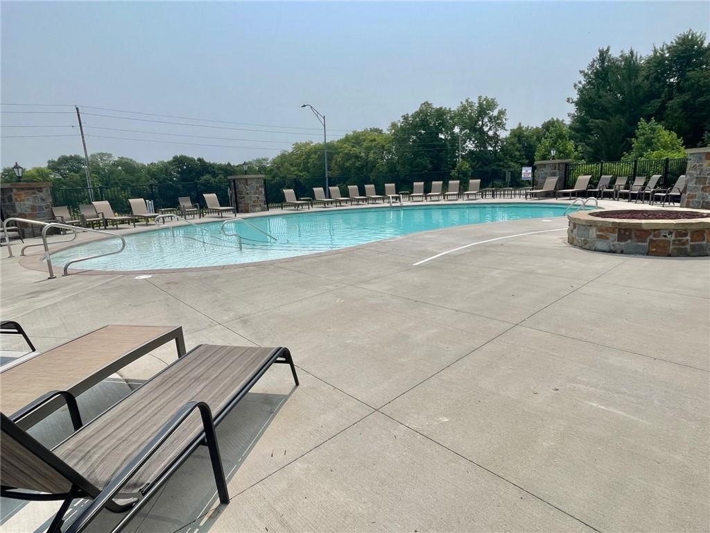 1957 Longview Drive, Liberty, MO 64068