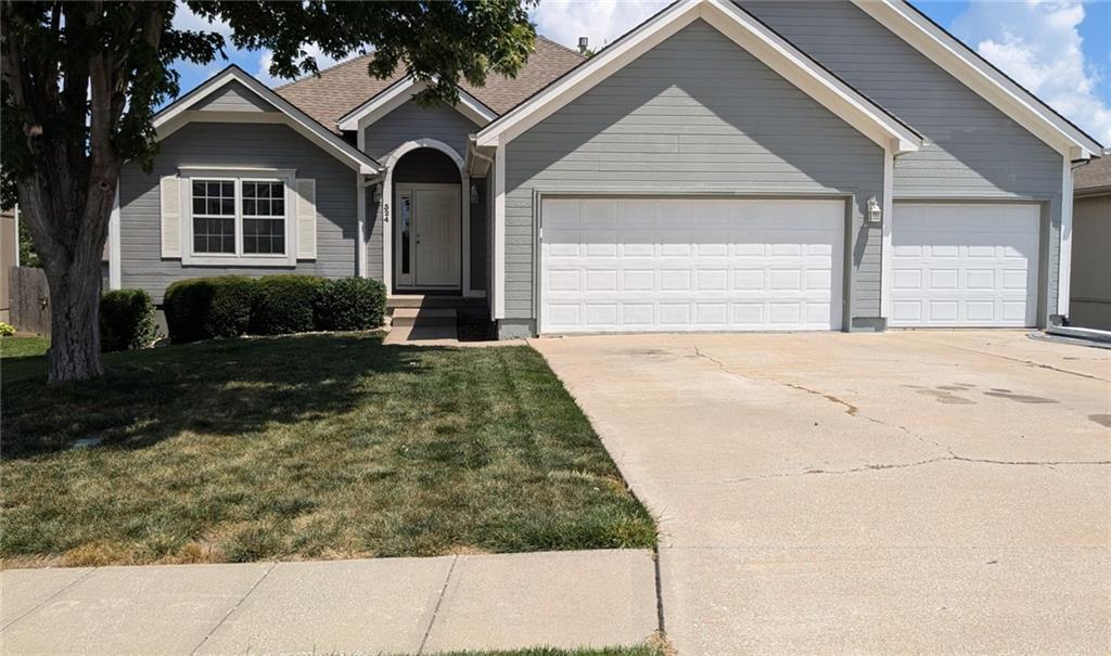 324 NE Woodbury Drive, Lee's Summit, MO 64086