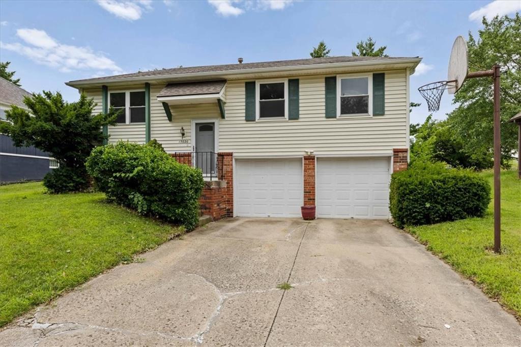 13020 S Sycamore Street, Olathe, KS 66062