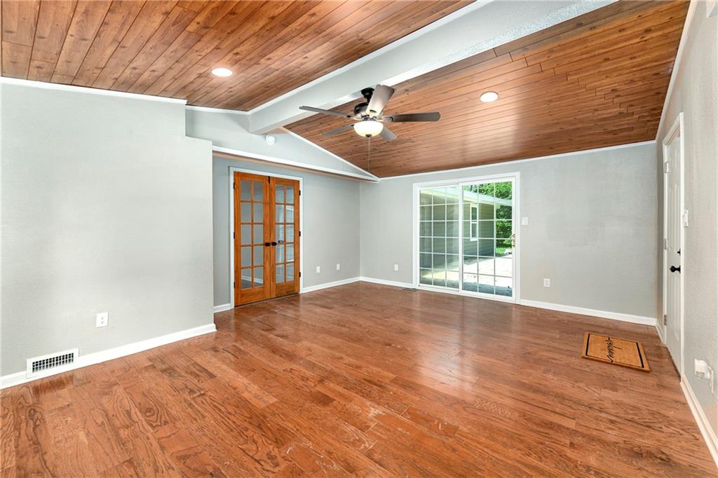 7132 Parallel Parkway, Kansas City, KS 66112