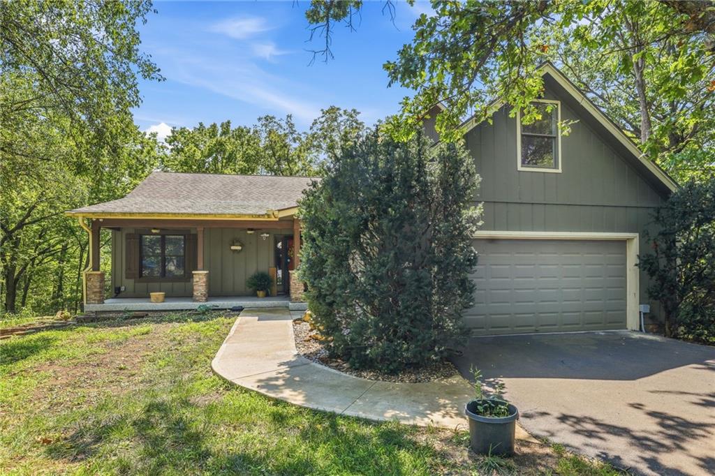 9000 Oak Country Lane, De Soto, KS 66018