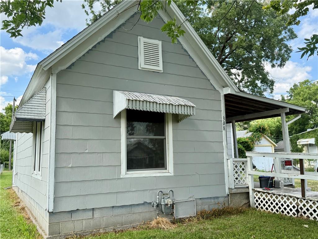 308 W 2nd Street, Coffeyville, KS 67337