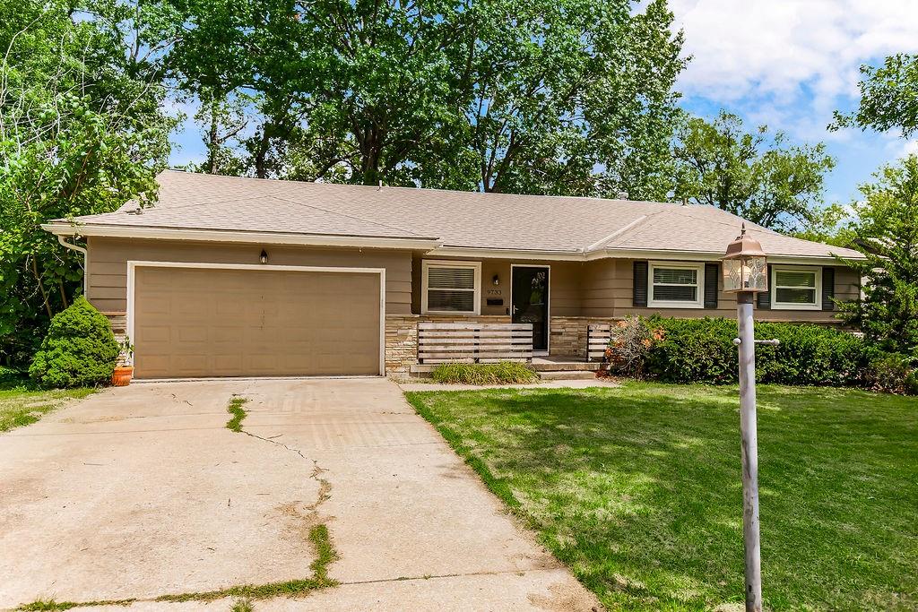 9733 Walnut Street, Kansas City, MO 64114