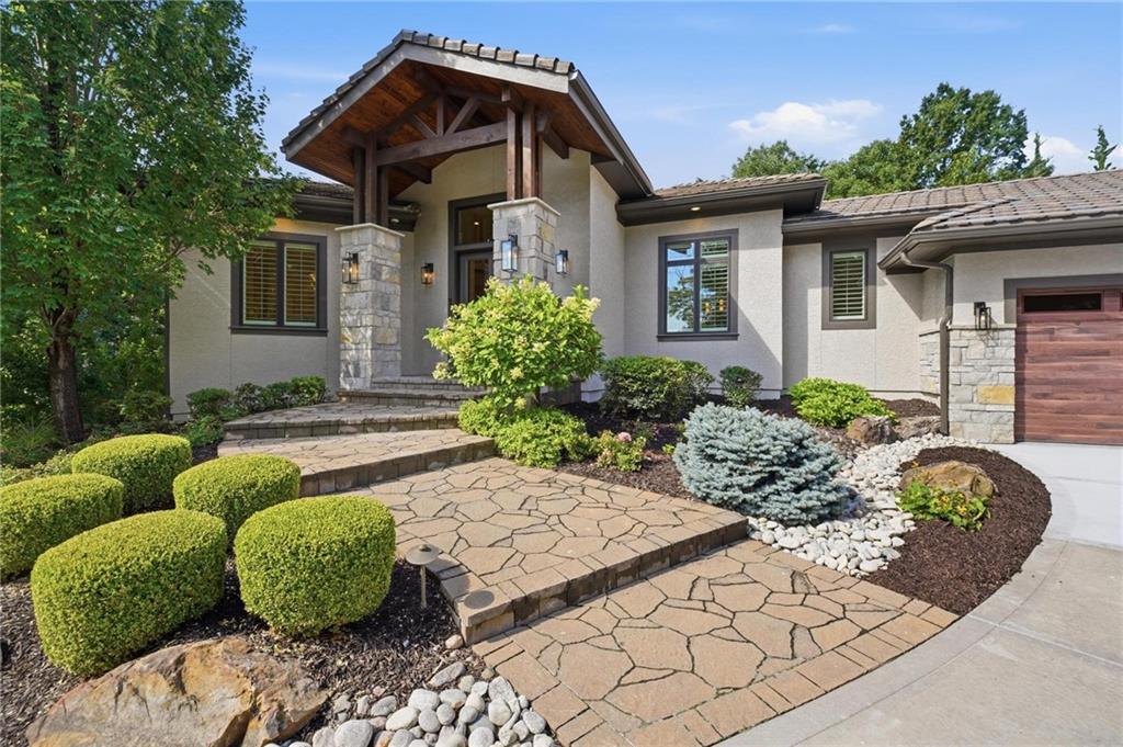 100 Dunhill Court, Loch Lloyd, MO 64012