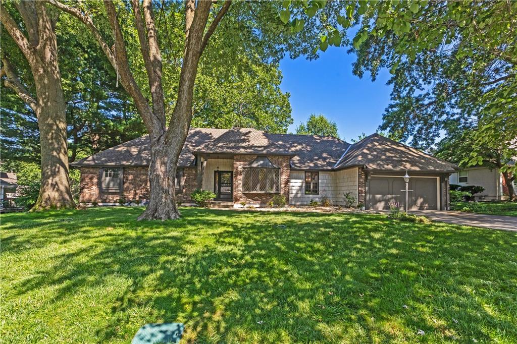 1208 NW Fairway Circle, Blue Springs, MO 64014