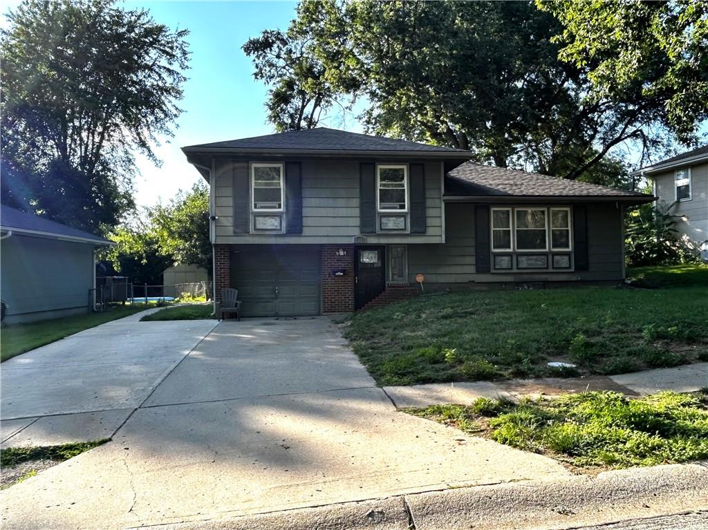 11902 Fremont Avenue, Grandview, MO 64030