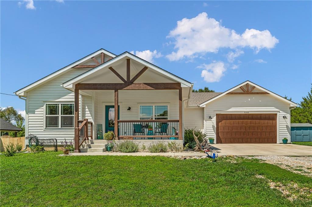5365 Choctaw Lane, McLouth, KS 66054