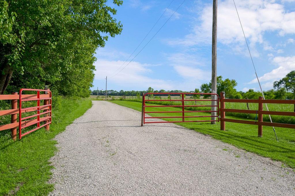 1949 900 Road, Eudora, KS 66025