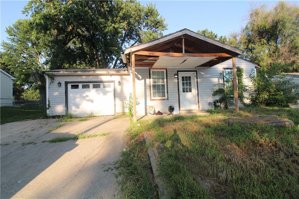 3305 S Leonard Road, St Joseph, MO 64503