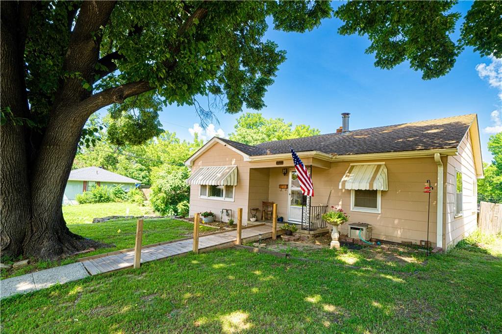 1501 S 20th Street, St Joseph, MO 64507